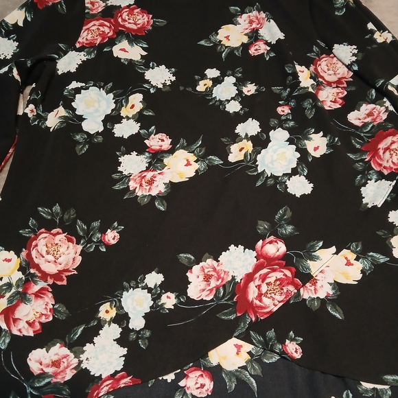 Apt. 9 Tops - Floral Long Sleeve Top